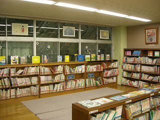 写真：図書室の照明2